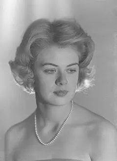 Corinna: Miss Corinna Hawksworth