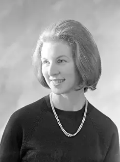 Gillian: Miss Gillian Hughes Thomas