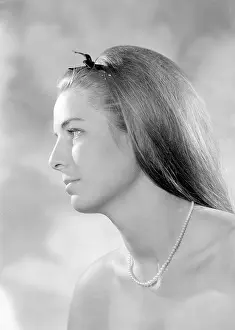 Gillian: Miss Gillian Wade
