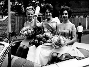 Abound: MISS STREATHAM IN CAR