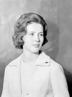 Suzanne: Miss Suzanne Seldon
