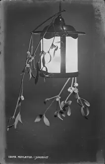 Décor: Mistletoe Lantern