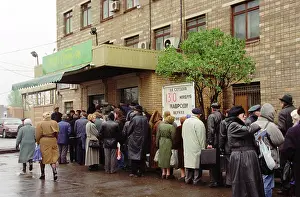Queue: MMM depositors, 1997