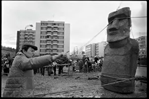 Fewer: Moai statue in Strakonice, experiment, transfer