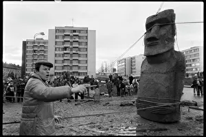 Fewer: Moai statue in Strakonice, experiment, transfer