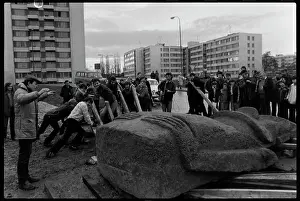 Fewer: Moai statue in Strakonice, experiment, transfer