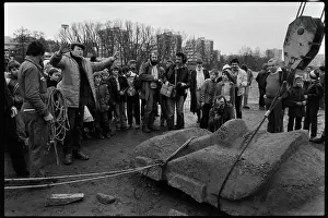 Fewer: Moai statue in Strakonice, experiment, transfer