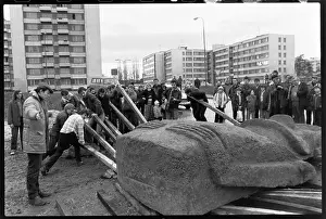Fewer: Moai statue in Strakonice, experiment, transfer