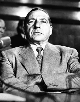 Kefauver: Mob boss, Frank Costello in the witness ?