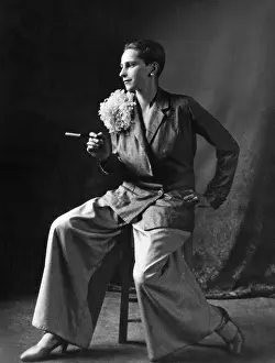 Smokes: Model in the 1920s