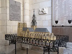 Corbie: Model, Abbatiale Saint-Pierre, Corbie, France