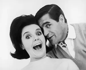 Hysterical: MODEL COUPLE