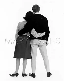 Waists: MODEL COUPLE