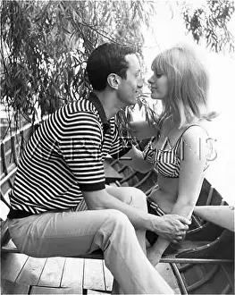 Secluded: MODEL COUPLE