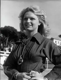 Manson: Model Jeane Manson on a ranch