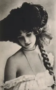 Plait: Model posing in a sexy glamour pose