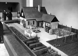 Detached: Model of a settler's house on the Green Week, 1937