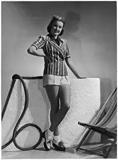 Soled: MODEL IN SHORTS 1940