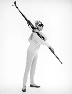 Bobble: MODEL WITH SKIS