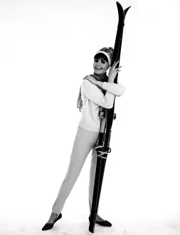Bobble: MODEL WITH SKIS