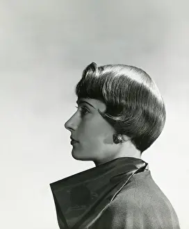 Sandys: Model with stylish short hair in profile