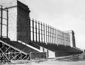 Provide: Model of the towers on the Maerzfeld of the