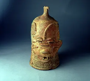 Mair: Modelled terracotta head from Lydenburg