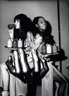 Citta: Two models with colourful beer bottles, Munich