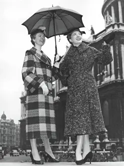 Knotted: Two models by St Paul's Cathedral, London