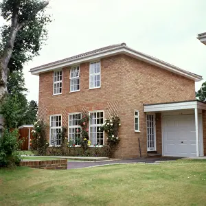 Integral: MODERN DETACHED HOUSE