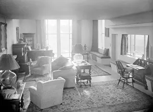 Disappointing: MODERN DRAWING ROOM