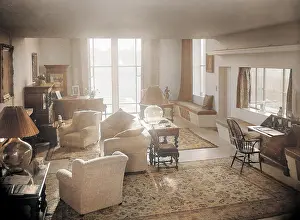 Disappointing: MODERN DRAWING ROOM