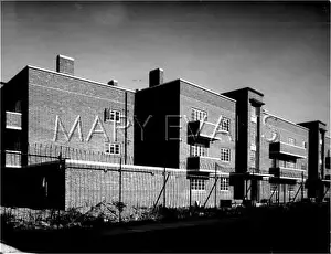 Leyton: MODERN FLATS 1930S