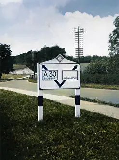 Basingstoke: MODERN SIGNPOST