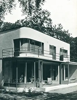 Satisfying: Modernist House At Wimbledon