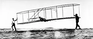 Piloting: The modified No. 3 Glider (1902) being launched ?