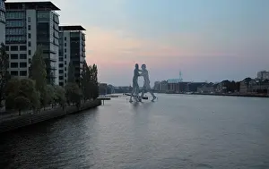 Molecule: Molecule Man sculpture, Berlin, Germany