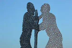 Molecule: Molecule Man sculpture, Berlin, Germany