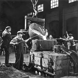 Heinz Zinram: Molten metal poured into a mould
