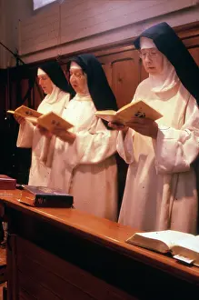 Colin Horsman: Monastic life - nuns with prayer books