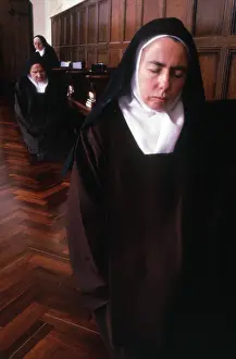 Colin Horsman: Monastic life - nuns praying