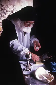 Wafer: Monastic life - preparing for the Mass