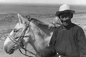 Gobi: Mongol horseman, Gobi desert, Mongolia