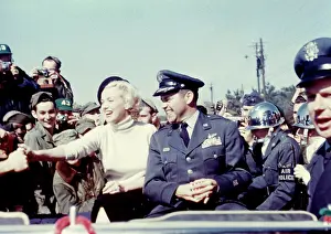 Jack Novak Collection: MONROE VISITING TROOPS
