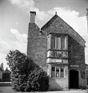 Mullioned: Montacute Post Office