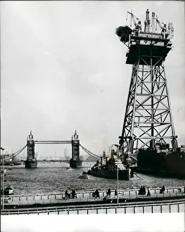 Hauled: Montage showing relative size of oil module and Tower Bridge