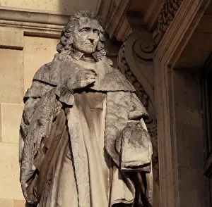Brede: Montesquieu statue, Cour Napoleon, Louvre, Paris, France