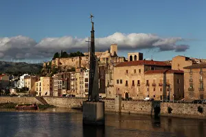 Lebre: Monument to the 'batalla de l'Ebre' (the Ebro
