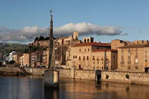 Lebre: Monument to the 'batalla de l'Ebre' (the Ebro