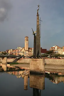 Lebre: Monument to the 'batalla de l'Ebre' (the Ebro